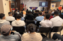 Mgtr. Abdel Rivera, docente y coordinador de la Conferencia da las palabras de agradecimiento a los expositores. 