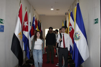 Pasillo de las banderas.