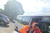 Personal Administrativo recibe donación de Agua.