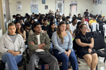 Estudiantes y autoridades participan del Foro El Código detrás del Atleta Tecnológico.