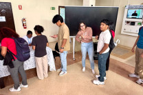 Estudiantes participan de la Jornada de vacunación y exámenes de la vista 