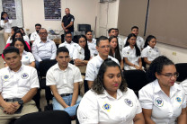 86 estudiantes y docentes participaron del proyecto Construcción de la Tarima del Salón de Conferencia.