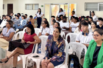 Estudiantes, docentes participan de la Conferencia Mejoramiento Integral de la Cadena de Suministro Global.