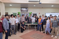 Fotos grupal con el Grupo de Investigación de la FIE, y los estudiantes del Centro Regional. 
