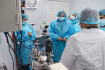 El Banco de Reproducción de Microorganismos cuenta con equipamiento especializado que incluye biorreactores de 15 y 50 litros, sistema automatizado para regular pH y temperatura.