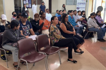 Estudiantes y docentes participan de la sesión informativa.