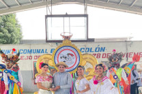 Entrega de Certificado de reconocimiento por la Participación del Conjunto Folclórico Sentimientos UTP 