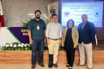 Ing. Mónica Magallón junto con jurado evaluador y asesor de tesis. 