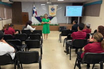 Mgtr. Itzel Loo, Subdirectora Académica realiza las palabras de bienvenida. 