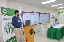 Dr. Mehmet Özsoy dictando conferencia sobre Deep Learning.