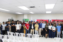 Investigadores de Turquía junto a estudiantes y docentes de la FISC.