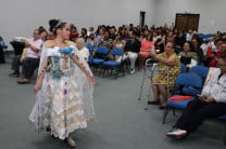 "A veces Sucede", vestido presentado por el Centro Regional de Panamá Oeste.