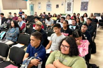 Estudiantes participan del Taller Astronomía Extragaláctica. 