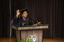 La Rectora de la UTP Dra. Ángela Laguna Caicedo tomó la juramentación de rigor a los graduandos. La Rectora de la UTP Dra. Ángela Laguna Caicedo tomó la juramentación de rigor a los graduandos.