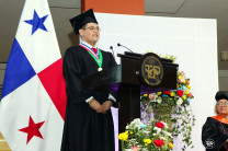 Raúl Isaac Ramírez Batista, licenciado en Ingeniería de Software de la Facultad de Ingeniería de Sistemas Computacionales, Primer Puesto de Honor..