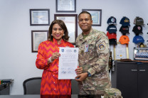 Rectora recibe la certificación de entrega El Senan hizo entrega formal de la entrega de la nave a la Rectora de la UTP, Dra. Ángela Laguna Caicedo.