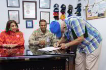 Representante de la CGR Representantes de la Contraloría General de la República certificaron la entrega de la nave a la UTP.