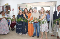 Hijos de la Sra. Julia Elida Guardia de Araúz en el corte de cinta