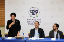 Mgtr. Alma Urriola, Vicerrectora Académica, y el Mgtr. Eduardo Chavarro Arias, rector de la Corporación Universitaria.