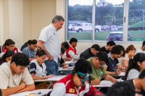 El Dr. Martín Candanedo, Secretario de Metas de la UTP, en la actividad.