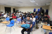 Participaron 400 asistentes, entre autoridades del Centro, estudiantes, docentes y egresados.