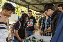 Estudiantes, docentes y administrativos acompañaron a los protagonistas durante el desarrollo del evento, donde se extendió la invitación a participar de la Gran Final en horas de la noche.