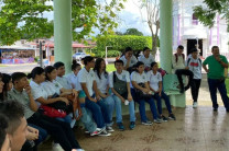 Este evento reunió a un grupo entusiasta de estudiantes y profesores del Centro Educativo Padre Juan José Cánovas, propiciando un diálogo sobre la relevancia de adoptar prácticas sostenibles en la vida cotidiana.