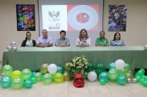 De izq. a der. Profesora de Sistemas Colaborativos, Carmen Cortés; Subdirector de Vida Universitaria, Abdiel Saavedra; Coordinador de Extensión de la FISC, José Peralta; Subdirectora Académica, Itzel Juárez de Saavedra; Profesora de Herramientas de Programación Aplicada I, Milka De Gracia; Profesora de Sistemas Colaborativos, María Luisa Vélez.