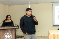 El estudiante de la Licenciatura en Mercadeo y Negocios Internacionales Joel Rodríguez presentó el tema "Marketing sin filtros".