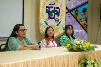 Se realizó el acto simbólico de corte de cinta por la Ing. Acosta y la estudiante Nazareth Frías, presidenta del grupo estudiantil organizador, acompañadas de los emprendedores, demás organizadores, autoridades e invitados.