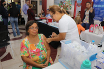 Entre los servicios disponibles se incluyeron pruebas de VIH, glucosa en sangre, toma de presión, peso y talla, tipificación de sangre, vacunación, entre otros.