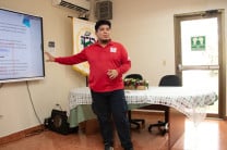 De parte de la Cruz Roja, asistieron Xavier Sánchez, encargado del programa; y voluntarios de la organización.