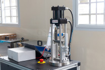 El equipo adquirido dotará al Centro Regional de dos laboratorios especializados para la Facultad de Ingeniería Civil.
