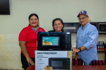 Además, se realizó una donación de un microondas a las instalaciones de la cafetería.