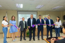 Para dar inicio formal al evento, se hizo el corte de cinta con las autoridades presentes.