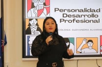 La Mgtr. Alexandra Alvarado, psicóloga del CR, dictó la conferencia "Cómo la personalidad influye en tu desarrollo profesional".