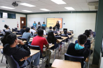 Como parte del programa psicoeducativo del departamento, se les dictó una conferencia denominada "Manejo del Estrés".