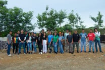 Culminada la jornada, se realizó una visita a la empresa EcoPlastic con el objetivo de conocer los procedimientos que realizan para la fabricación de productos de madera plástica. Créditos: Melvin Mendoza.