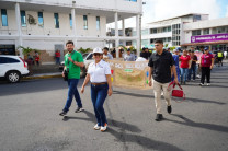 La jornada inició con una caminata conmemorativa hasta el parque Juan Demóstenes Arosemena. Créditos: Alcaldía de Santiago.