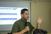 El Dr. Cristian Pinzón, Subdirector de Investigación, Postgrado y Extensión, fue el expositor.