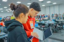 La experiencia también les permitió participar en sesiones de preparación técnica y compartir experiencias con equipos de todo el mundo. Créditos: SENACYT.