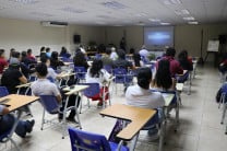 El Director del Centro, Mgtr. Adriano Martínez, ofreció las palabras de bienvenida.