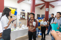 El stand estuvo abierto a toda la comunidad universitaria, incentivando la participación activa mediante dinámicas interactivas y obsequios a los asistentes.