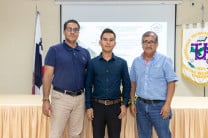 Participaron los docentes jurados, Ing. Even Vásquez e Ing. Gabriela Velarde; así como familiares y amigos.