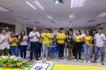 Se contó con la participación de docentes, estudiantes, administrativos e invitados especiales, quienes entonaron el canto de cumpleaños y disfrutaron de un brindis.