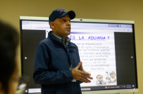 Los estudiantes fueron capacitados por el Lcdo. Moseé Peralta, de Recursos Humanos, sobre la historia, servicios, plataformas, manuales y procedimientos de la ANA. Créditos: Melvin Mendoza.