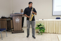 También, hubieron participaciones culturales. El estudiante saxofonista Renso Levy deleitó a los presentes con diferentes melodías.