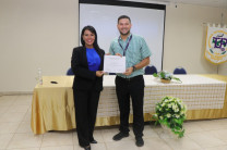 La Lcda. Cynthia González, Presidenta de Ambiente Saludable Panamá (AMBISA), fue la responsable de dictar la conferencia “Manejo Adecuado de Residuos: Construyendo un Planeta Sostenible”.
