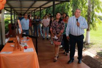 El Mgtr. Adriano Martínez, Director del Centro Regional, brindó las palabras de bienvenida a la comunidad universitaria, exhortándolos a visitar el stand.