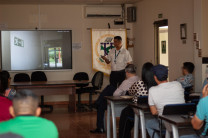 El Ing. Jaime Justavino impartió durante la jornada matutina el seminario taller "Prevención de desastres y administración de una emergencia". Créditos: José Iván Alveo.